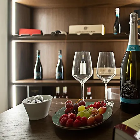 Luxury Orizzonti - Regarda Travel * Bardolino